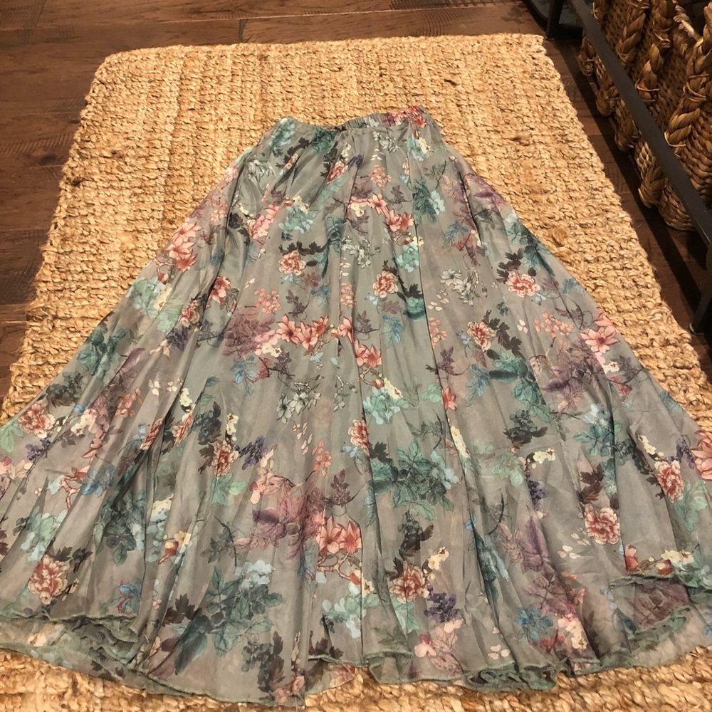 Chic Wish floral skirt size small worn once